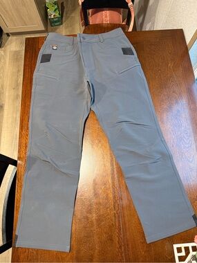 Men's Gray Performance Cargo Pants with Articulated Knees -NEVER WORN